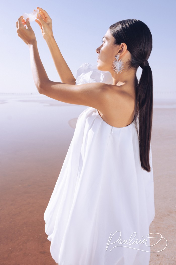 A white mini cocktail dress with an asymmetrical voluminous sleeve- HOKU | Paulain